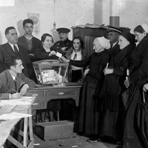 mujeres votando el Estatuto Vasco, 1933